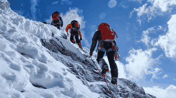 Teamwork on the Trail: Building Bonds and Overcoming Obstacles in Mountaineering
